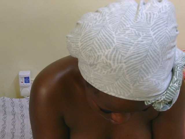 Riccara live cam on BongaCams