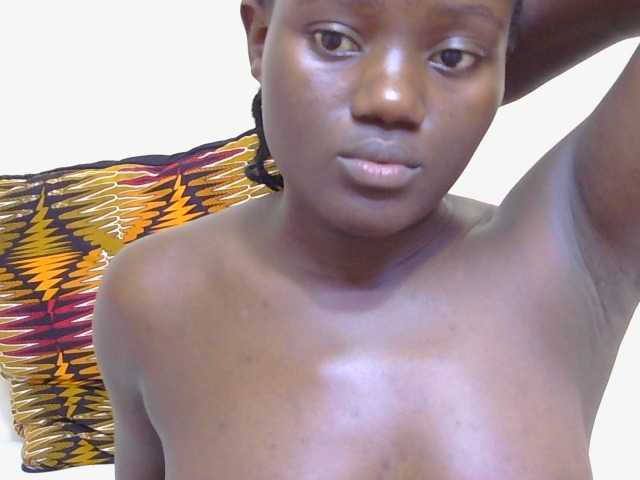 Riccara's BongaCams show and profile