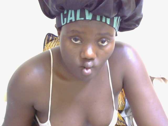 Riccara live cam on BongaCams
