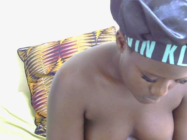 Riccara live cam preview