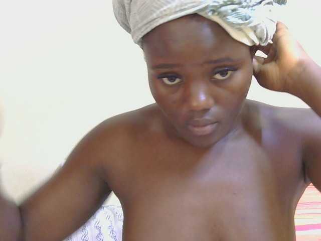 Riccara live cam on BongaCams