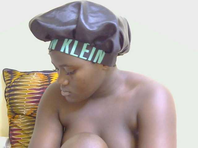Riccara live cam preview