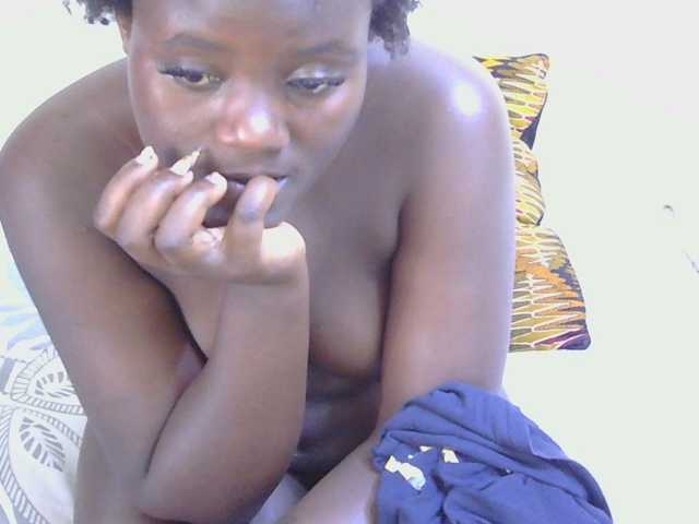 Riccara live cam on BongaCams