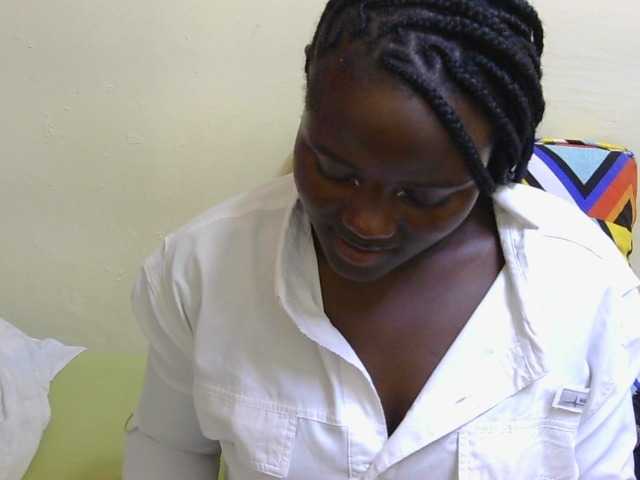 Riccara live cam on BongaCams