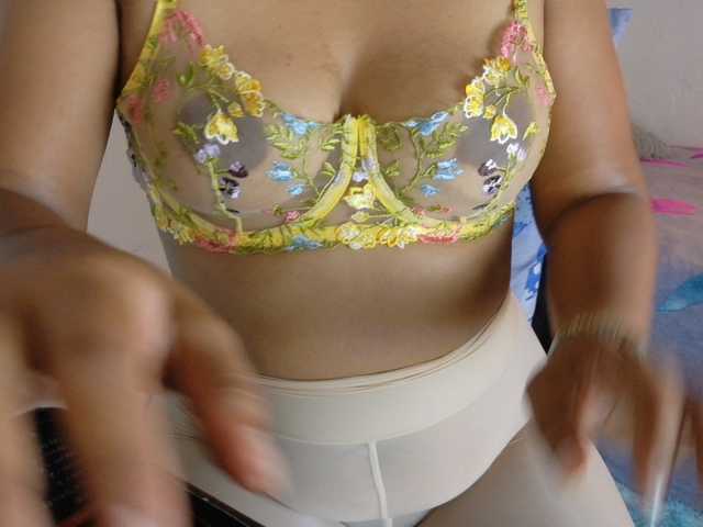 le modèle hairygirl83 est en webcam porno dans un show sur le site bongacams, il possède les tags suivants: Latino/Hispanic,Brunette,Hairy