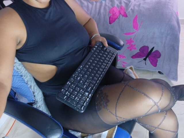 hairygirl83 live cam on BongaCams
