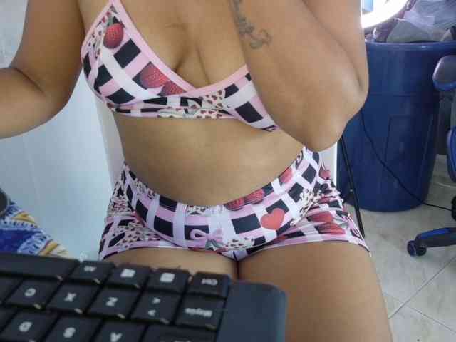 hairygirl83 webcam