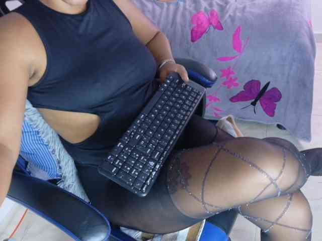 hairygirl83 webcam