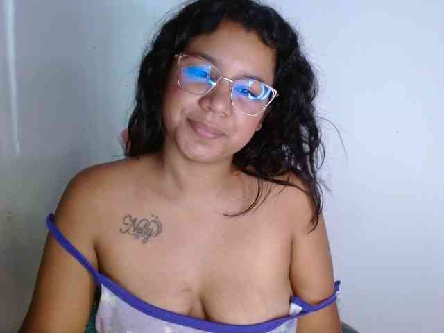 hairygirl83 webcam