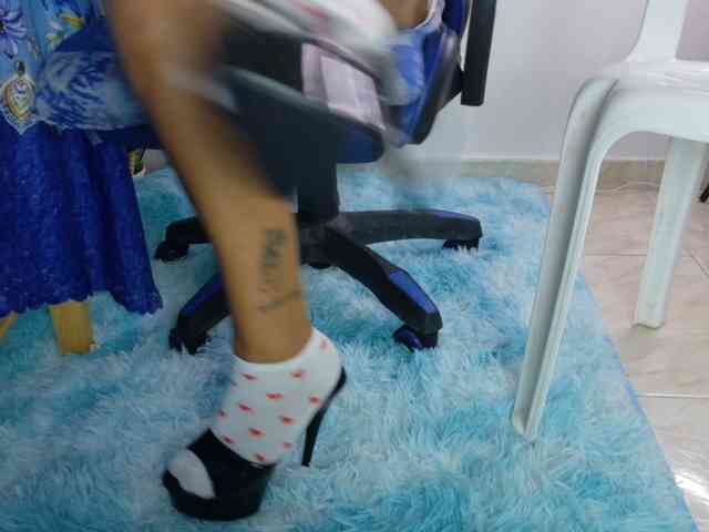 hairygirl83 webcam