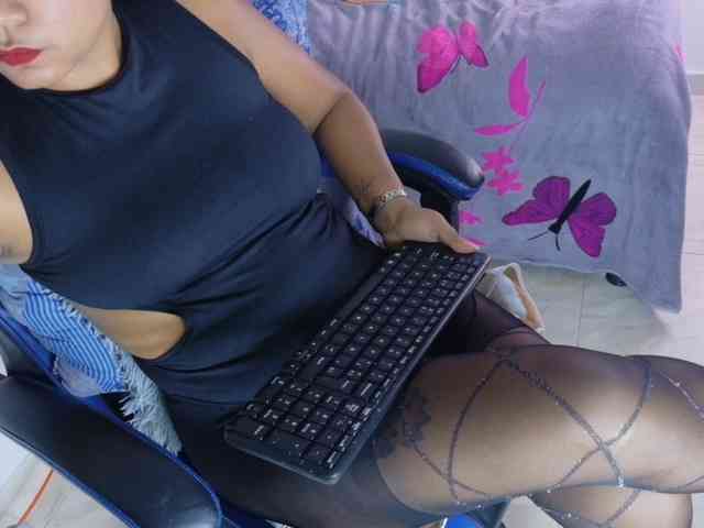 hairygirl83 webcam