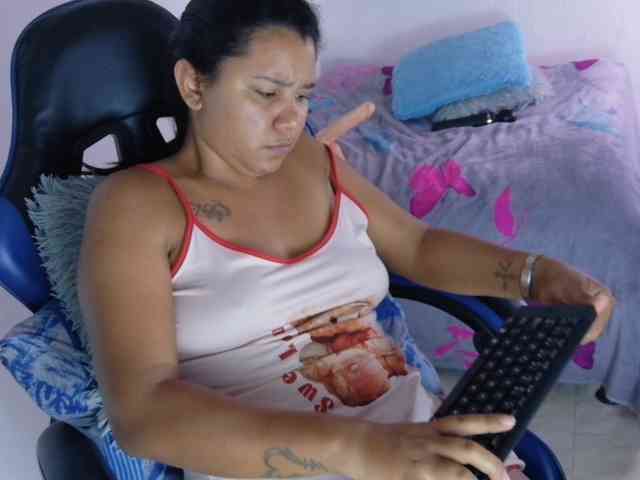 hairygirl83 webcam