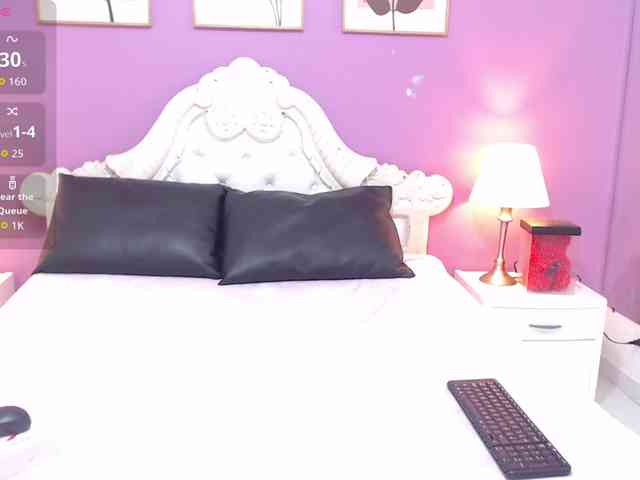 Модель: YayaQueen