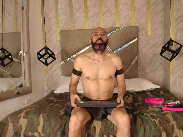 JorgePerezz Sex Cam Show