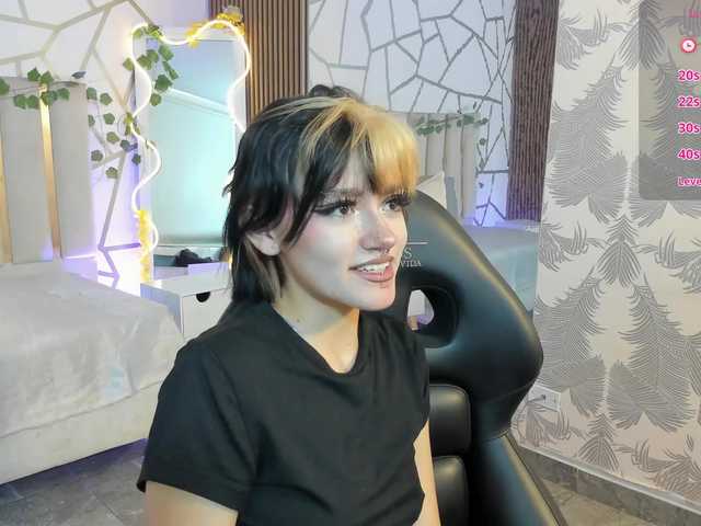 Cloee-tay1 live cam on BongaCams