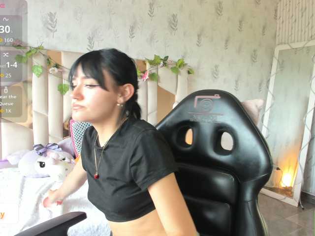 Cloee-tay1 live cam on BongaCams