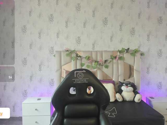 Cloee-tay1 live cam on BongaCams