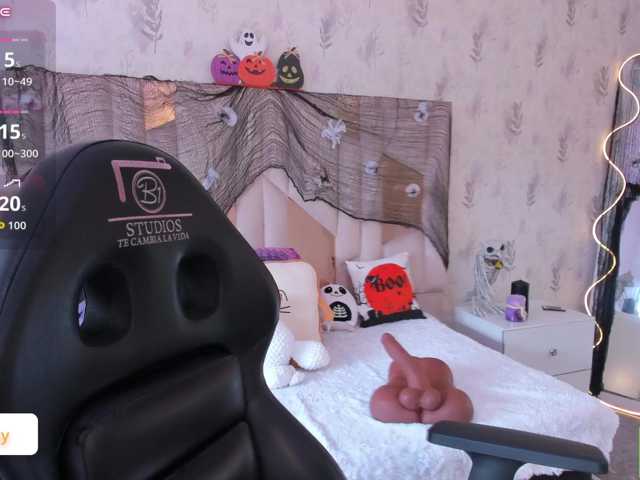 Cloee-tay1 live cam on BongaCams