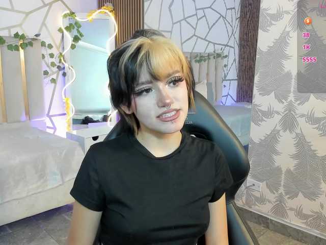 Cloee-tay1 live cam on BongaCams