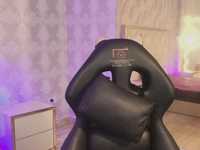 Cloee-tay1 live cam on BongaCams
