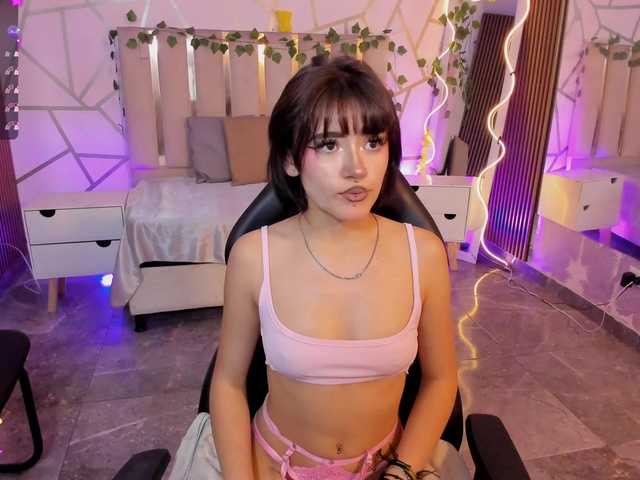 Cloee-tay1 live cam on BongaCams