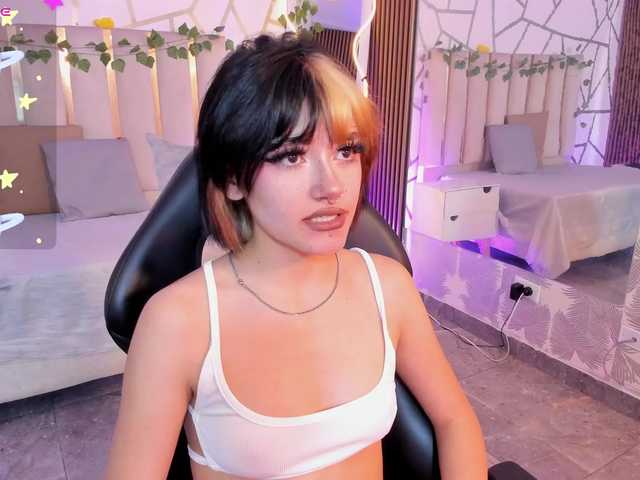 Cloee-tay1 live cam on BongaCams