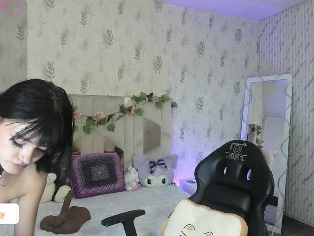 Cloee-tay1 live cam on BongaCams