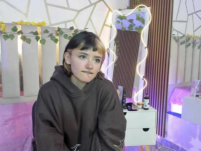 Cloee-tay1 live cam on BongaCams