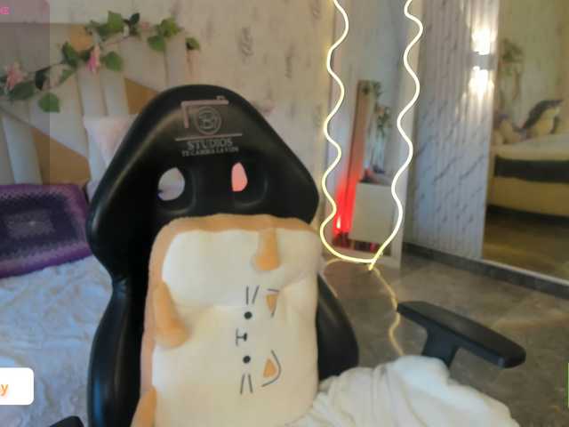Cloee-tay1 live cam on BongaCams