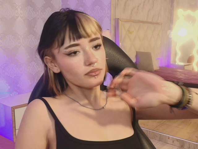 Cloee-tay1 live cam on BongaCams