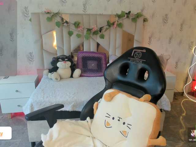 Cloee-tay1 live cam on BongaCams