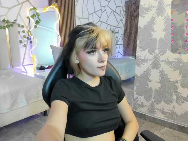 Cloee-tay1 live cam on BongaCams