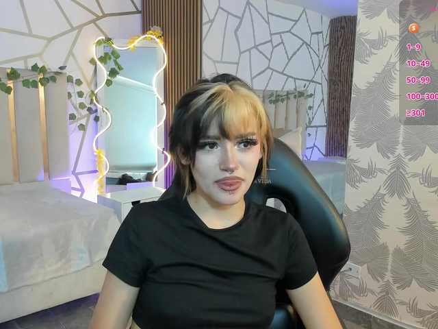 Cloee-tay1 live cam on BongaCams