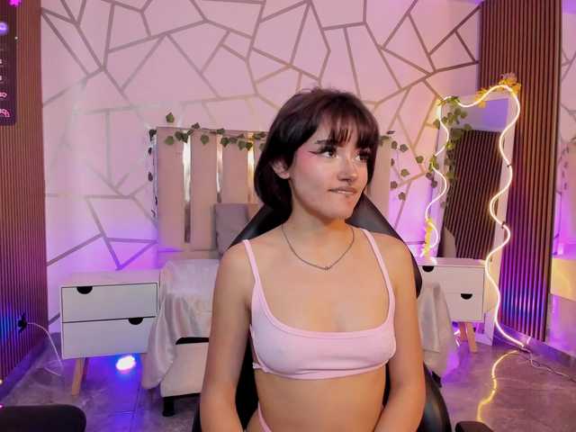 Cloee-tay1 live cam on BongaCams