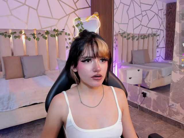 Cloee-tay1 live cam on BongaCams