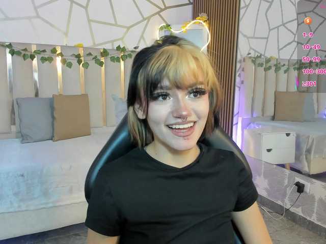 Cloee-tay1 live cam on BongaCams