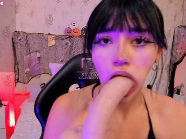 Cloee-tay1 live cam on BongaCams