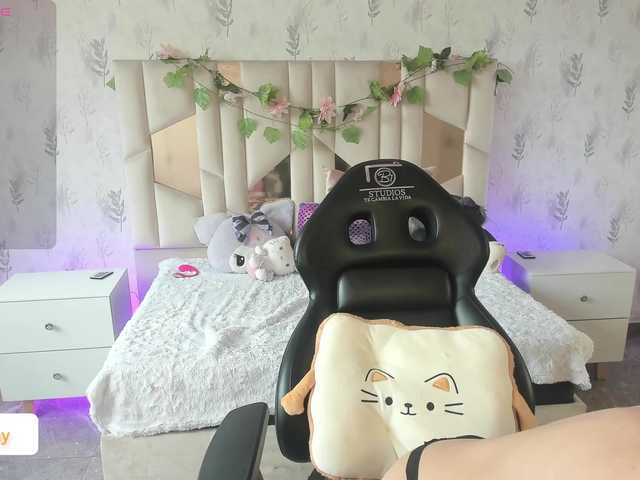 Cloee-tay1 live cam on BongaCams
