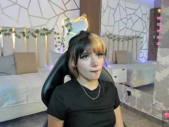 Cloee-tay1 live cam on BongaCams