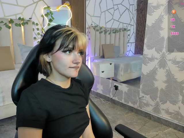 Cloee-tay1 live cam on BongaCams