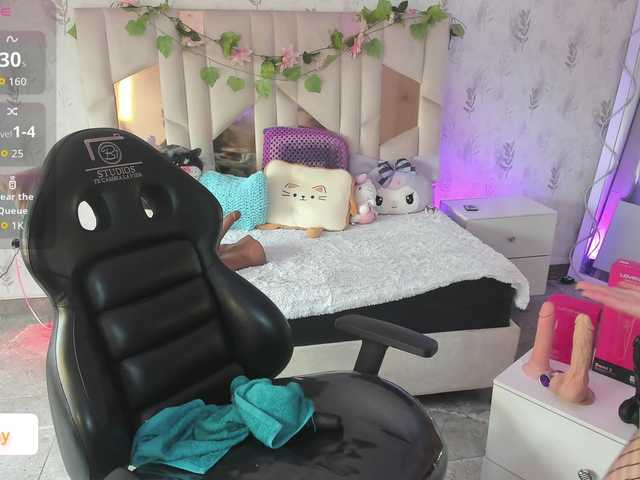 Cloee-tay1 live cam on BongaCams