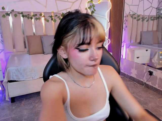 Cloee-tay1 live cam on BongaCams