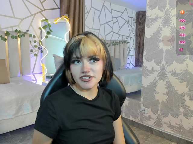 Cloee-tay1 live cam on BongaCams