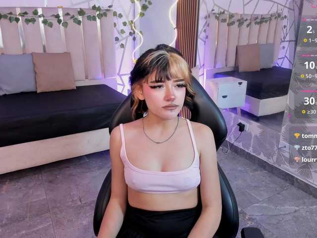 Cloee-tay1 live cam on BongaCams