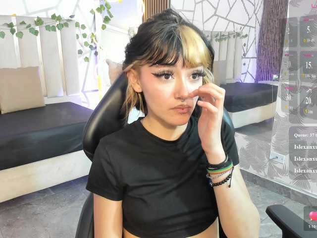 Cloee-tay1 live cam on BongaCams