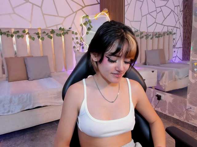 Cloee-tay1 live cam on BongaCams