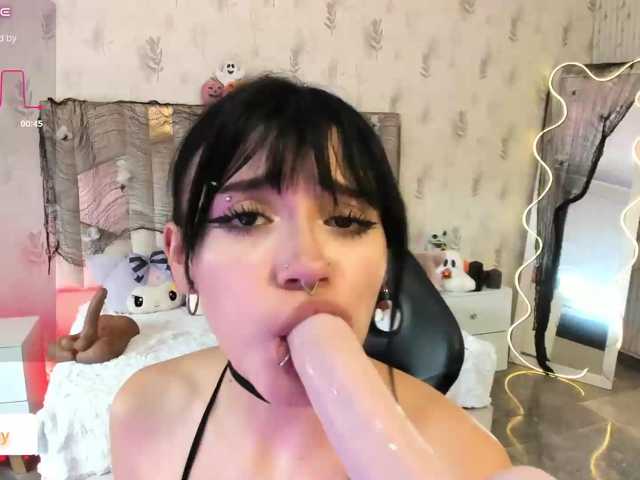 Cloee-tay1 live cam on BongaCams