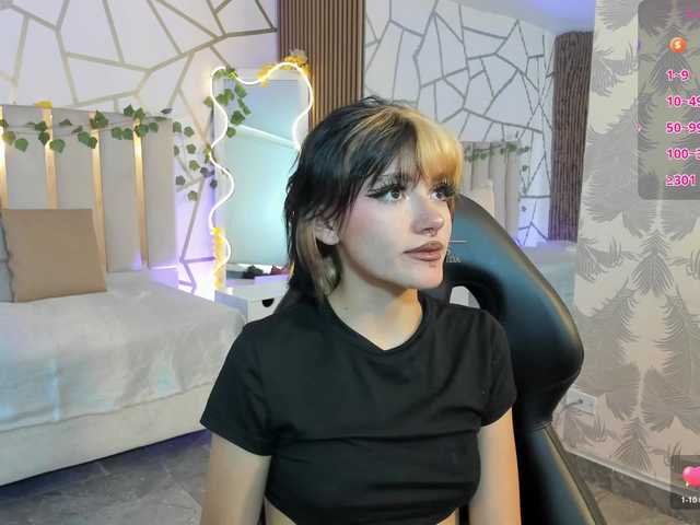 Cloee-tay1 live cam on BongaCams
