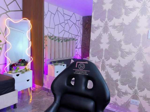 Cloee-tay1 live cam on BongaCams