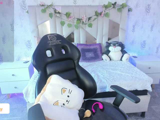 Cloee-tay1 live cam on BongaCams